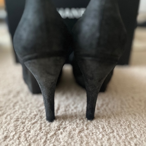 Chanel pump heels with platform - Picture 4 of 10